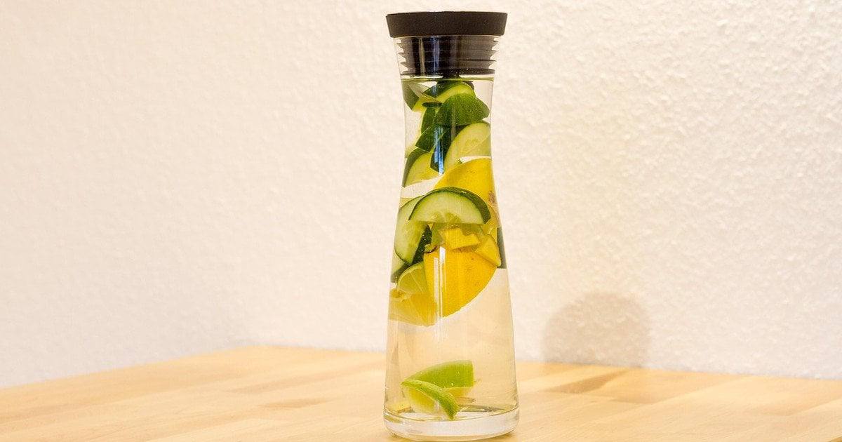 Por qué beber agua de pepino